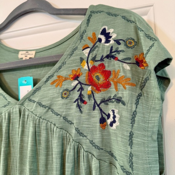 Maison & Belle Lalani Floral Embroidered Knit Green Blouse Size Medium Boho - Picture 2 of 9